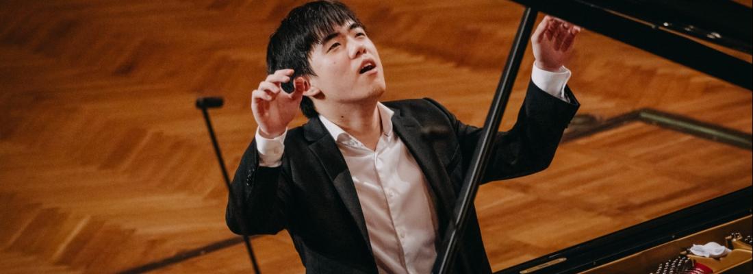 Kevin Chen joue lors du Concours de piano Chopin. (Photo tirée de la page Facebook du Fryderyk Chopin Institute.)