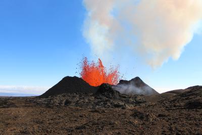 Le Mauna Loa en éruption le 3 décembre 2022. (Photo via l’U.S. Geological Survey.) 