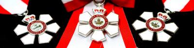 L’insigne de l’Ordre du Canada. 