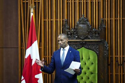 Le président nouvellement élu de la Chambre des communes, Greg Fergus, parle depuis son fauteuil à la Chambre des communes à Ottawa. (La Presse Canadienne / Sean Kilpatrick)