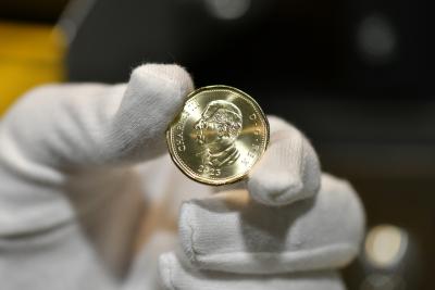 La Monnaie royale canadienne dévoile la nouvelle pièce d’un dollar de 2023 à l’effigie du roi Charles III. (Photo via la page Facebook de la Monnaie royale canadienne) La Monnaie royale canadienne dévoile la nouvelle pièce d’un dollar de 2023 à l’effigie du roi Charles III. (Photo via la page Facebook de la Monnaie royale canadienne)