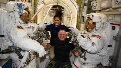 Les astronautes Suni Williams et Butch Wilmore rejoignent d’autres astronautes à bord de la Station spatiale internationale. (Photo via la page Facebook de la Station spatiale internationale.) Les astronautes Suni Williams et Butch Wilmore rejoignent d’autres astronautes à bord de la Station spatiale internationale. (Photo via la page Facebook de la Station spatiale internationale.)