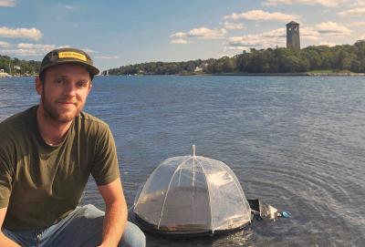 Matt Margeson, professeur à l’université Dalhousie a contribué à la mise au point d’un appareil qui transforme l’eau salée en eau douce. (Photo via la page Facebook de l’université Dalhousie) Matt Margeson, professeur à l’université Dalhousie a contribué à la mise au point d’un appareil qui transforme l’eau salée en eau douce. (Photo via la page Facebook de l’université Dalhousie)