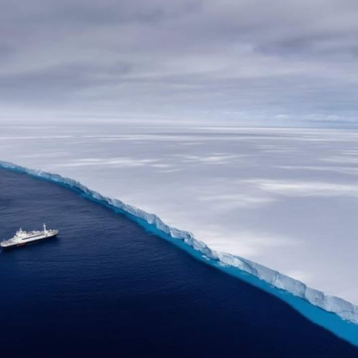 Un énorme iceberg se déplace dans l’océan Atlantique Sud. (Photo : Andrew Miller, North Stu-dios, via X.) Un énorme iceberg se déplace dans l’océan Atlantique Sud. (Photo : Andrew Miller, North Stu-dios, via X.)