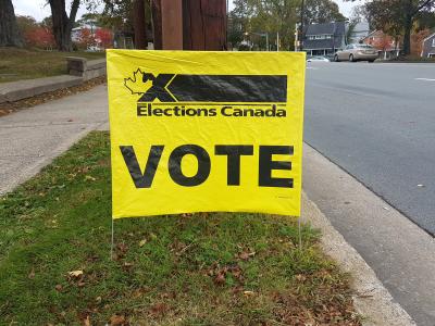 Les Canadiens partout au pays voteront lors de l’élection fédérale le 28 avril. (Photo : Coastal Elite à Halifax, Canada, CC BY-SA 2.0 https://creativecommons.org/licenses/by-sa/2.0, via Wikimedia Commons.) Les Canadiens partout au pays voteront lors de l’élection fédérale le 28 avril. (Photo : Coastal Elite à Halifax, Canada, CC BY-SA 2.0 https://creativecommons.org/licenses/by-sa/2.0, via Wikimedia Commons.)