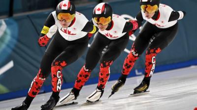Les patineuses de vitesse canadiennes concourent pour l’or dans l’épreuve de poursuite par équipe aux Jeux olympiques d’hiver. (Photo tirée de la page Facebook de CBC Olympics.)