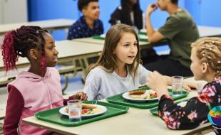 De nombreuses écoles canadiennes offrent des repas et des collations sains aux élèves. (Photo : Club des petits déjeuners du Canada, via Facebook.)
