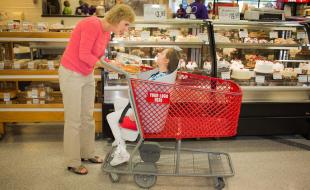 « Caroline’s Carts » facilite le magasinage pour les familles qui vivent avec un handicap. (Photo via Facebook.)