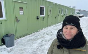 Des maisons fabriquées à partir de conteneurs d’expédition ont été installées à Gatineau, au Québec. (Photo via Facebook.)