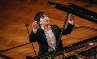Kevin Chen joue lors du Concours de piano Chopin. (Photo tirée de la page Facebook du Fryderyk Chopin Institute.)